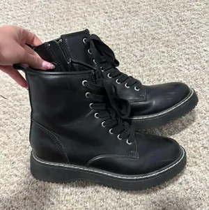 Steve Madden Boots thumbnail 1