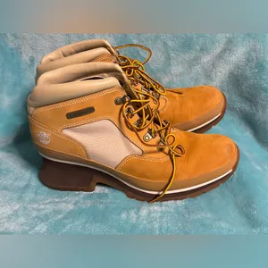 Timberland Wheat/ Tan Nubuck ankle Boots thumbnail 2