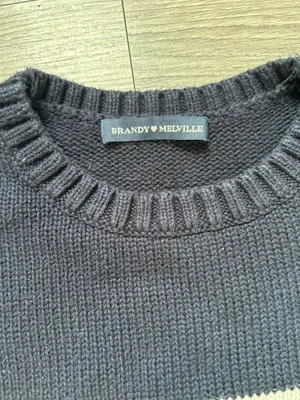 Classic oversized Brandy Melville "Brianna" striped sweater in navy blue and white. Super soft, chunky, and breathable knit made from 100% cotton. thumbnail 6