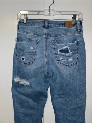 American Eagle Mom Jeans Light Wash High Rise Denim Women’s Size 2 thumbnail 5