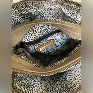 Sasha + Sofi crossbody bag Tan thumbnail 4