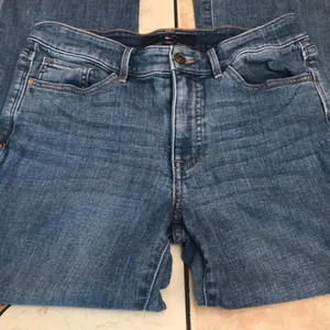 Tommy Hilfiger light wash high waisted denim jeans size 6 thumbnail 6
