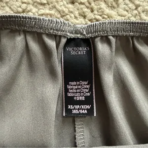 Victoria’s Secret Elegant Gray Lace Trim Sleepwear Set Size xs thumbnail 4