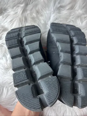 On cloud women’s size 8 black sneakers running cloud 6 thumbnail 4