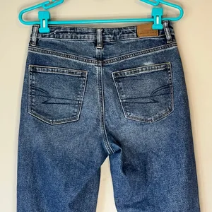 American Eagle Distressed Mom Jean Size 4 Regular thumbnail 8