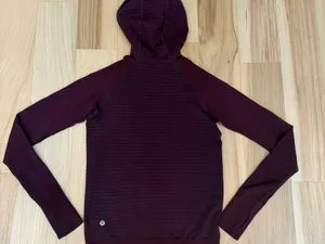 Lululemon sz 4 Burgundy ribbed hoodie with thumb holes #lululemon #athleisure thumbnail 2