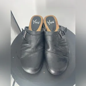 Yuu leather black‎ slip ons size 10 woman's Bin 1 thumbnail 4