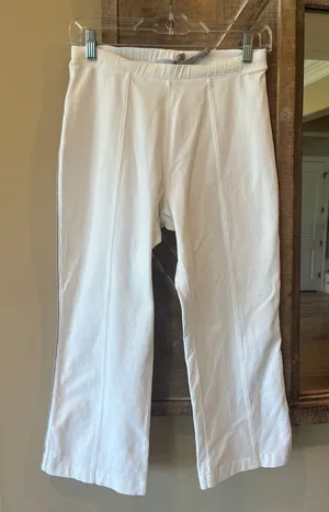 Women’s White Cotton Knit Pull-On Capri Pants thumbnail 1