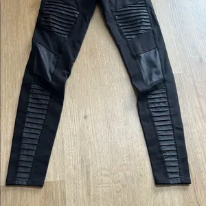 Alo Yoga High Waisted Moto Leggings Sz XS thumbnail 3