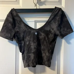 Lululemon top thumbnail 2