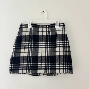 Zaful black and white plaid mini skirt with zippers thumbnail 2