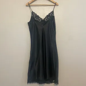 VTG Victoria's Secret Gold Label Lace Slip Midi Dress Womens Sz Large Goth LBD thumbnail 2