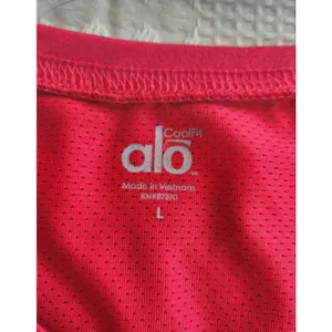 Alo Yoga CoolFit Women's Red/Pink Athletic Top – Size Large thumbnail 3