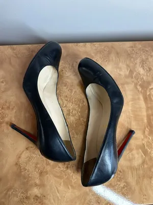 FLAW Christian Louboutin Black Leather Round Toe Pumps Size 40 AS-IS thumbnail 6