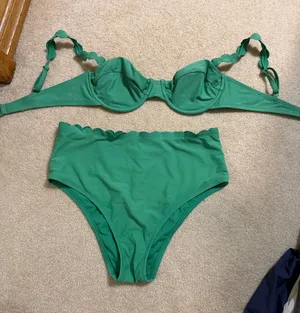 Rhode Target x Swimsuit Green Scallop Trim Two-Piece Women’s M thumbnail 1