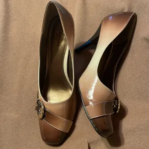 Ombré brown tan and cram pumps with gold buckle on toes thumbnail 4