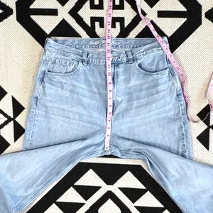 American Eagle x The Jeans Redesign Mom Jean in Washed Blue Size 14 thumbnail 6