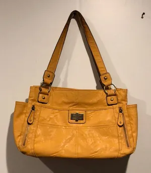 Bueno Faux Leather Gold Baguette Purse thumbnail 1