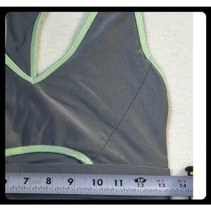 Fabletics Sports Bra Womens Medium Gray Green Racerback Keyhole Yoga thumbnail 3