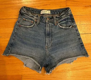 Abercrombie High Rise Denim 90s Cut Off Shorts thumbnail 2