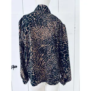 Vintage 80s Animal Print Women's Size 7/8 Blouse Top Shirt - Faux Leather Retro thumbnail 2