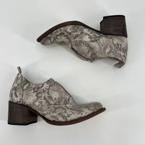 FREEBIRD by Steven Women’s Sadie neutral Python Embossed Bootie western size 7 thumbnail 6