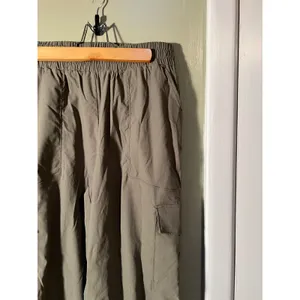 Mondetta Women's Size Medium High-Rise Cargo Pants Olive Green Athletic Outdoor thumbnail 5