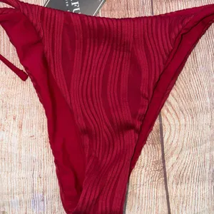 Zaful Red Textured Bikini Set NWT thumbnail 3