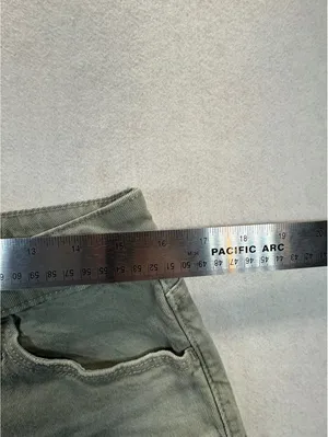 Universal Thread Women’s Size 10/30 Green Denim Cutoff Shorts Distressed Raw Hem thumbnail 5