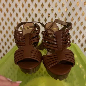 Strappy platform heels well worn deems my size 7 thumbnail 2
