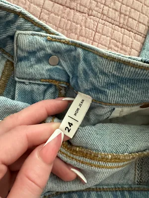 Mom Jeans thumbnail 3