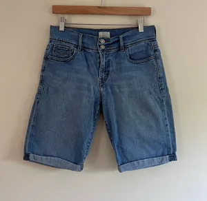 Levi's Vintage 515 Light Blue Denim Bermuda Jean Shorts - Size Women’s 6 thumbnail 1