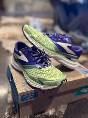 Brooks Shoes Women’s thumbnail 2