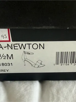 NIB Tahari eating Grey White Gingham Plaid Open Toe Bow 3” Heels NEW NWT 6.5 thumbnail 11