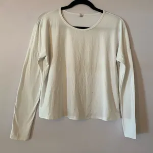 Beyond Yoga White Cropped Long Sleeve Shirt Athletic Loungewear Women size Small thumbnail 1