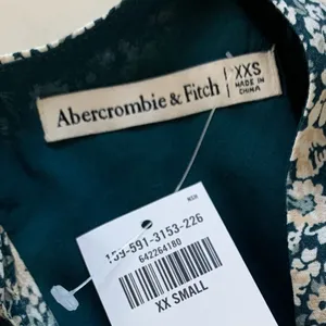 Abercrombie & Fitch Floral Print Open-Back Romper, Size XXS, NWT thumbnail 10