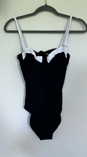 NWT Quince Black & White Italian Underwire One Piece Swimsuit Size XS thumbnail 1