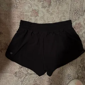 Lululemon High-Rise Hotty Hot Shorts 2.5" thumbnail 2
