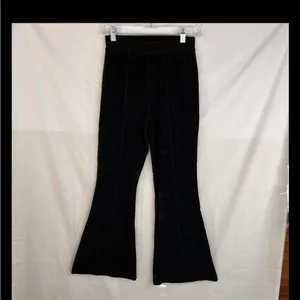 AERIE Womens Black Flare Corduroy Velvet Pant Sz XS Athletic Casual 38x 27 Comfy thumbnail 3