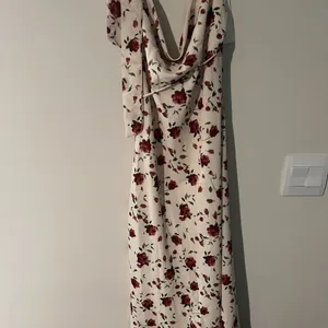 NWT One and Only Collectibe rose maxi dress small‎ thumbnail 4