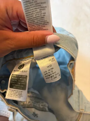 Levi’s shorts thumbnail 2