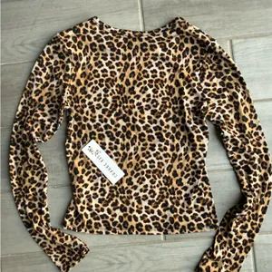 Leopard Print Long-Sleeve Top with Black Star - Women thumbnail 4