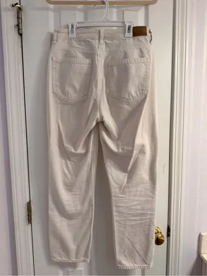 American Eagle Classic High-Rise Straight Jeans in Off-White Size: 6 Regular thumbnail 2