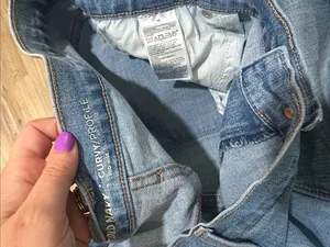 Old Navy Women’s Blue Denim Jeans curvy profile mid rise thumbnail 2