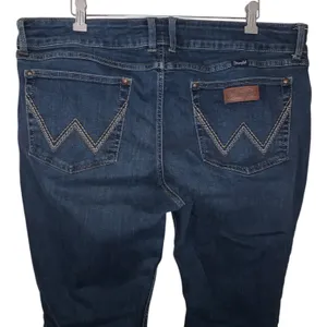 Wrangler Western Bootcut Jeans Embroidered Pockets Womans 35X34 thumbnail 4