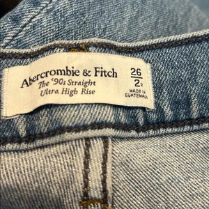 Abercrombie 90’s straight ultra high rise jeans thumbnail 4