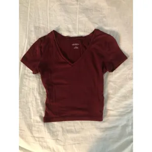 Wild Fable red v-neck short sleeve crop top t-shirt Size XS thumbnail 3