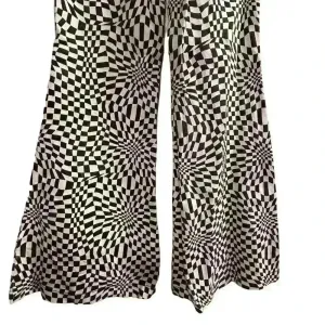 Princess Polly Women's Flared Checkerboard Pants Size 0‎ Black and White thumbnail 4