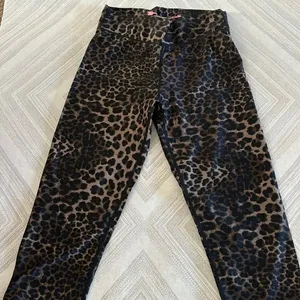 The Upside Women’s Cropped Animal Print Leggings thumbnail 2
