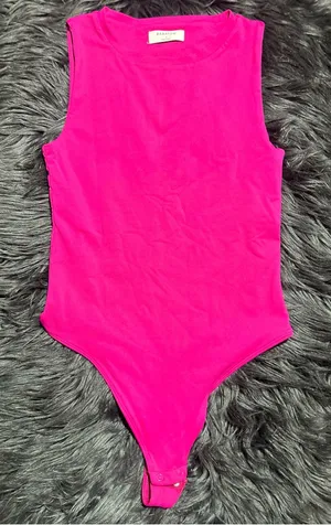 Babaton Contour Muscle Bodysuit Crewneck Fuchsia Sleeveless Size Small thumbnail 1
